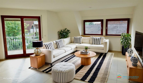 Gr. Wohnzimmer mit Zugang zur Loggia - Frisch renoviertes Wohnglück in Meersburger Oberstadt