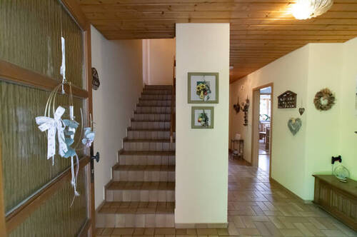 Diele - Doppelhaushälfte mit 123,00 m&sup2; in Wettstetten zum Kaufen