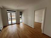 Wohnbereich - Moderne 2-Zimmer-Souterrain-Wohnung mit Terrasse und EBK!