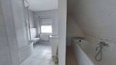 Bad mit Badewanne - 