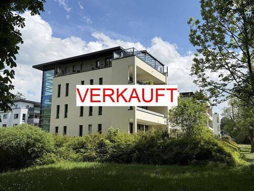 Hausansicht - Neuwertige 3-Zimmer-Wohnung mit Balkon und Aufzug in Isny * Hochwertige Ausstattung mit Einbauküche *