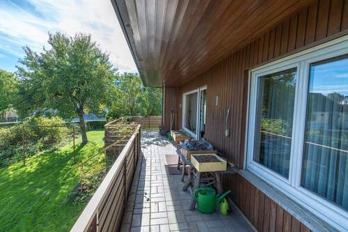 Erdgeschoss, Balkon- / Terrasse mit Zugang zum Garten - 