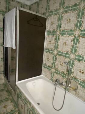 Bad Haus 1 - 