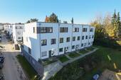 Straßenansicht - !! Letzte Kaufmöglichkeit !! - Nur noch wenige Häuser Verfügbar - Neubau - Campus Wohnen - Guter Hirte - Attraktives Reihenmittelhaus