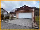 Garageneinfahrt - Einfamilienhaus mit 169,00 m&sup2; in Marburg / Gisselberg zum Kaufen