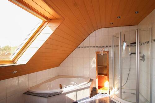 Badezimmer 1 (OG 2) - 