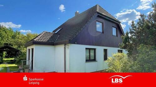 Vorderansicht - Einfamilienhaus auf großem Grundstück