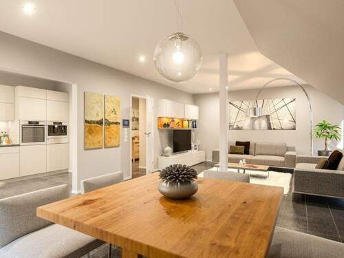 Bild 3 - 8 Zimmer Mehrfamilienhaus, Wohnhaus in Wolfhagen