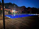 Poolanlage bei Nacht - 