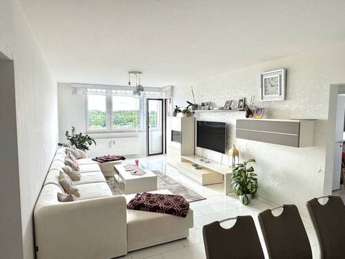 Wohnzimmer - 4 Zimmer Etagenwohnung zum Kaufen in Neuss