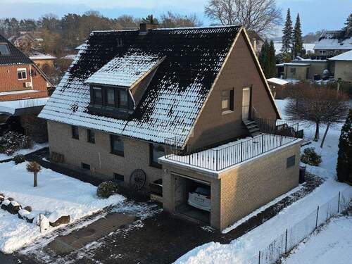 Ansicht Strasse - 7 Zimmer Einfamilienhaus zum Kaufen in Rosche