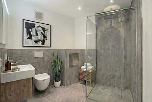 Gäste-WC mit Rainshower Dusche - 