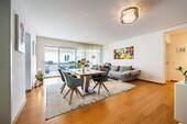 Wohnzimmer - 4 Zimmer Etagenwohnung zum Kaufen in Schwetzingen