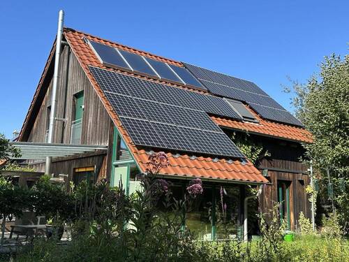 Dach mit Photovoltaik und Solarthermie - 4 Zimmer Einfamilienhaus zum Kaufen in Nittenau