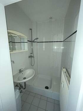 Dusche - 2 Zimmer Etagenwohnung in Frankfurt am Main