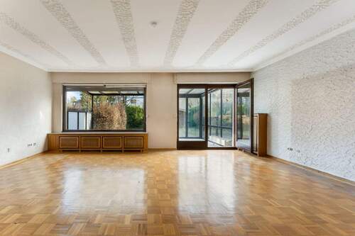 Wohnzimmer - 7 Zimmer Doppelhaushälfte in Frechen