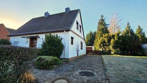 Straßenansicht - 4 Zimmer Einfamilienhaus zum Kaufen in Delmenhorst