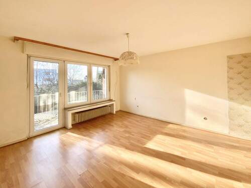 lichtdurchflutet und mit Balkon - 