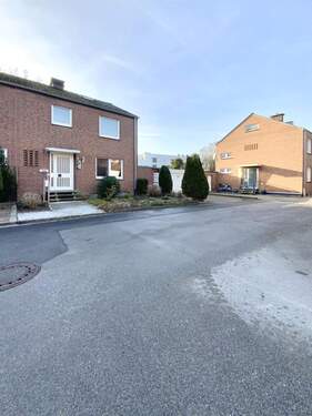 der Vorgarten und Hauseingang - 