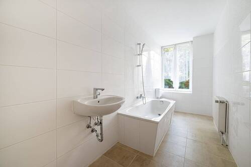 Neu gefliestes Badezimmer - 