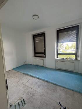 Zimmer 1 - Renovierte 2-Zimmer-Wohnung am Pappelweg 1 in Hanau - Ihr neues gemütliches Zuhause wartet auf Sie [HMR-O12E05]