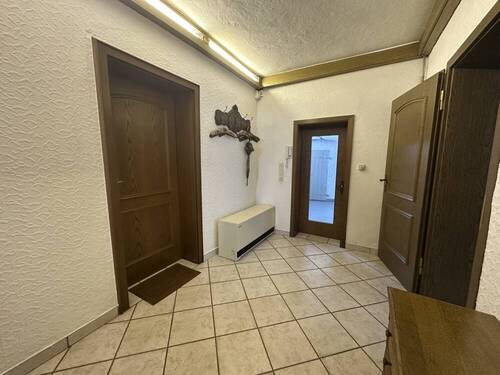 EG Flur mit Garagenzugang - 