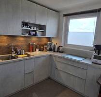 Provisionsfrei: modernisierte 2-Zimmer-Wohnung mit Fernblick, Küche & Stellplatz - Nürnberg Zollhaus