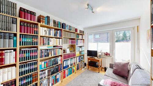 Kinderzimmer im Erdgeschoss mit Balkonzugang - 