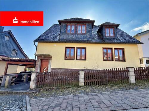 Hausansicht Straße - Wohnen, wo Natur auf Lebensqualität trifft - Ihr Zuhause in Tambach-Dietharz -