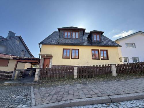 Hausansicht - 7 Zimmer Einfamilienhaus zum Kaufen in Tambach-Dietharz