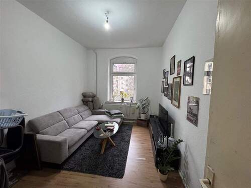 Wohnzimmer - 3 Zimmer Etagenwohnung zum Kaufen in Kassel