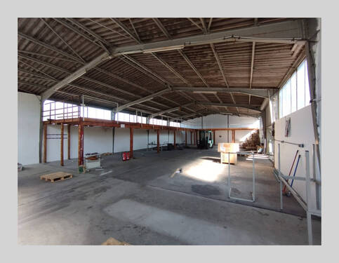 Lagerhalle Straßenseite - 