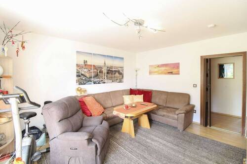 Wohnzimmer (1) - Etagenwohnung mit 72,00 m² in München zum Kaufen
