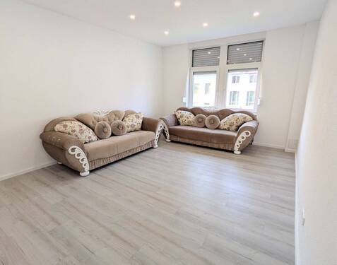 Wohnzimmer.jpg - Neu renovierte 4-Zimmer Mietwohnung