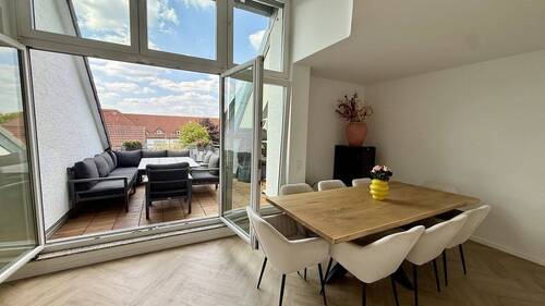Essbereich - Lichtdurchflutete Dachgeschosswohnung, komplett renoviert in 2024, inkl. Einbauküche