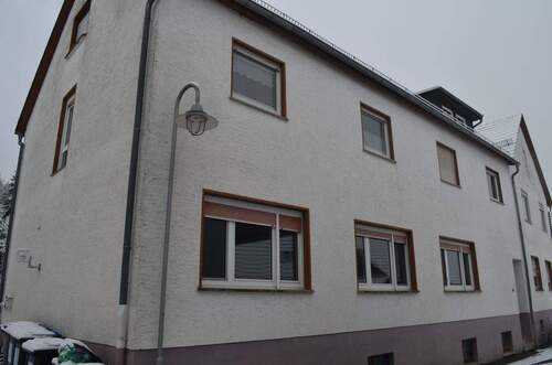 Außen Ansicht Seitlich - 4 Zimmer Etagenwohnung in Grävenwiesbach