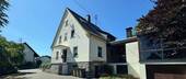 Ansicht vom Hof auf Haus und Wintergarten - 