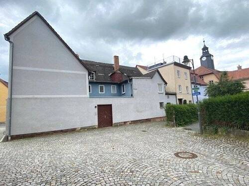 Hausrückansicht mit Blick zum separaten Grundstück - 1 Zimmer Mehrfamilienhaus, Wohnhaus in Bürgel