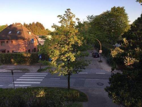 13.) Blick aus der Wohnung in den Haffkruger Weg - 