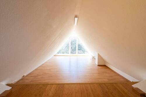 Zimmer im Dachgeschoss - 