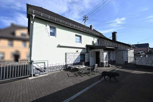 Rückansicht/Hof - Einfamilienhaus mit 164,20 m² in Maxsain zum Kaufen