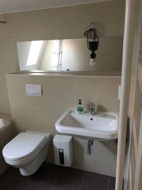 Wohnung 5 - DG, Vollbad - 