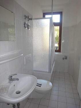 Badezimmer - 2 Zimmer Etagenwohnung zur Miete in Chemnitz