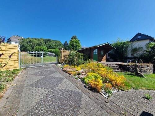 Zufahrt und Gartenhaus - Einfamilienhaus mit 123,00 m&sup2; in Hardt zum Kaufen