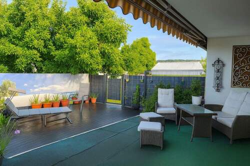 Überdachte Terrasse / Lounge - 8 Zimmer Einfamilienhaus zum Kaufen in Maintal