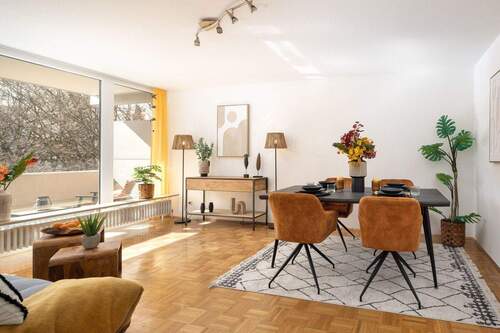 Großes Wohnzimmer - Etagenwohnung mit 70,00 m&sup2; in München zum Kaufen