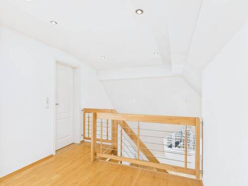 Galerie mit Zugang zum Nebenraum - Etagenwohnung mit 89,00 m² in München zum Kaufen