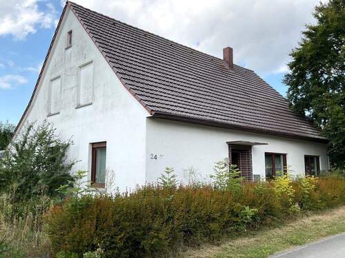 Straßenansicht - Haus & Scheune: Kreativer Freiraum für neue Ideen