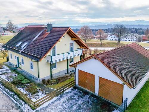 Straßenansicht - Hier brauchen Sie keinen TV! Zweifamilienhaus in Hohenpeißenberg mit Panoramablick!!