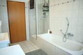 ... Badewanne und Dusche - 